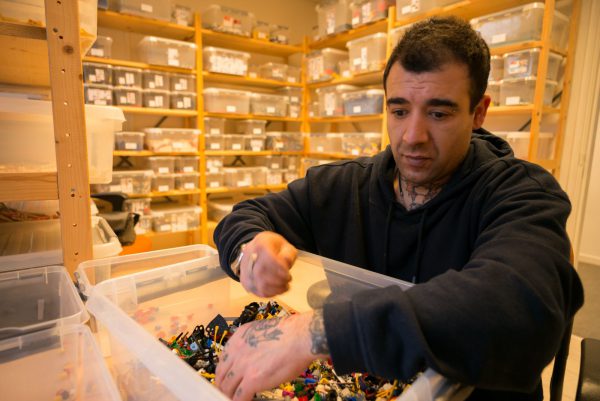 Joannaplantsoen Lego sorteren EVM-20150127-0017-L1003590